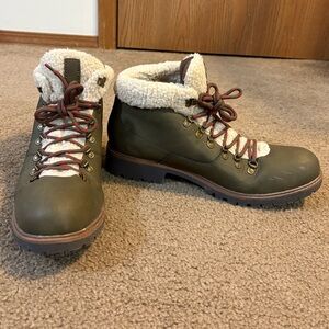 Club Room Olive Green Men’s Sherpa Collar Mid Height Boots
